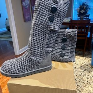 Ugg women’s classic cardi boots, size 8, like new